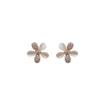 Boucles d&#39;oreilles Shangjie OEM Small Daisy Jade 925 Boucles d&#39;oreilles en vrac Femme Fancy Statement 2021 Boucles d&#39;oreilles